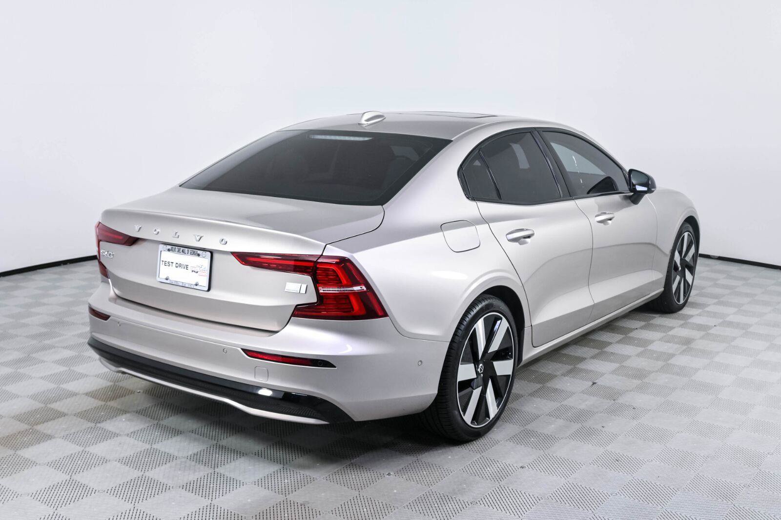 Certified 2024 Volvo S60 T8 Ultimate w/ Climate Package AWD/4WD image 28