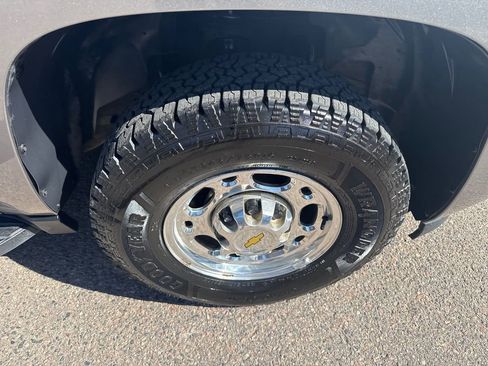 Used 2007 Chevrolet Suburban 2500 LT w/ LT Preferred Equipment Group AWD/4WD image 19
