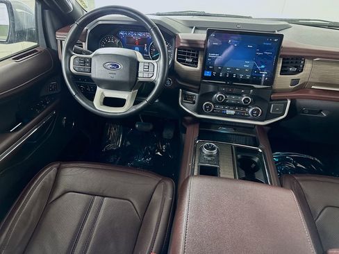 Used 2024 Ford Expedition Limited image 16