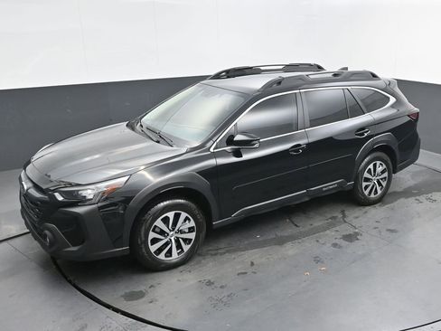 Used 2024 Subaru Outback Premium image 38