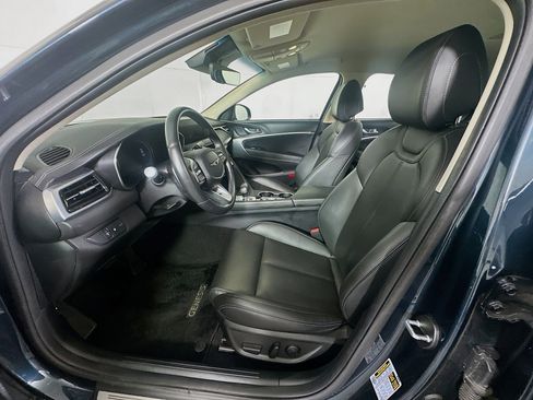 Used 2025 Genesis G70 2.5T image 13