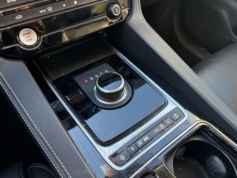 Used 2018 Jaguar F-PACE R-Sport image 12