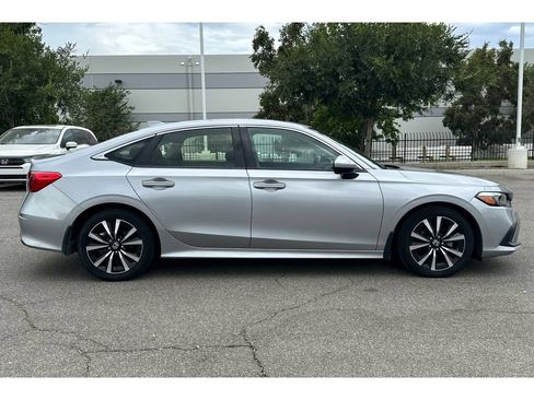 Used 2022 Honda Civic EX image 3