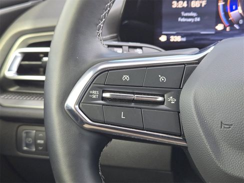 Used 2024 Chevrolet Traverse LT image 24