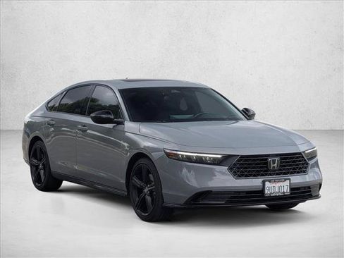 Used 2025 Honda Accord Sport image 3