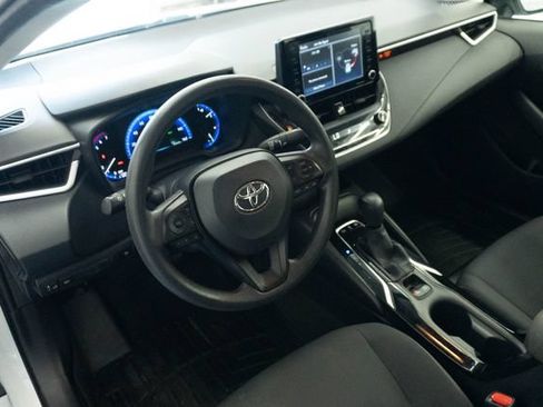 Used 2022 Toyota Corolla LE FWD image 3