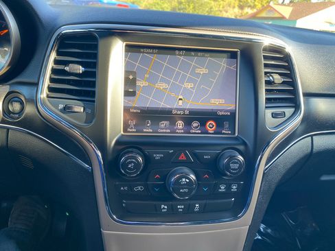 Used 2015 Jeep Grand Cherokee Limited image 24