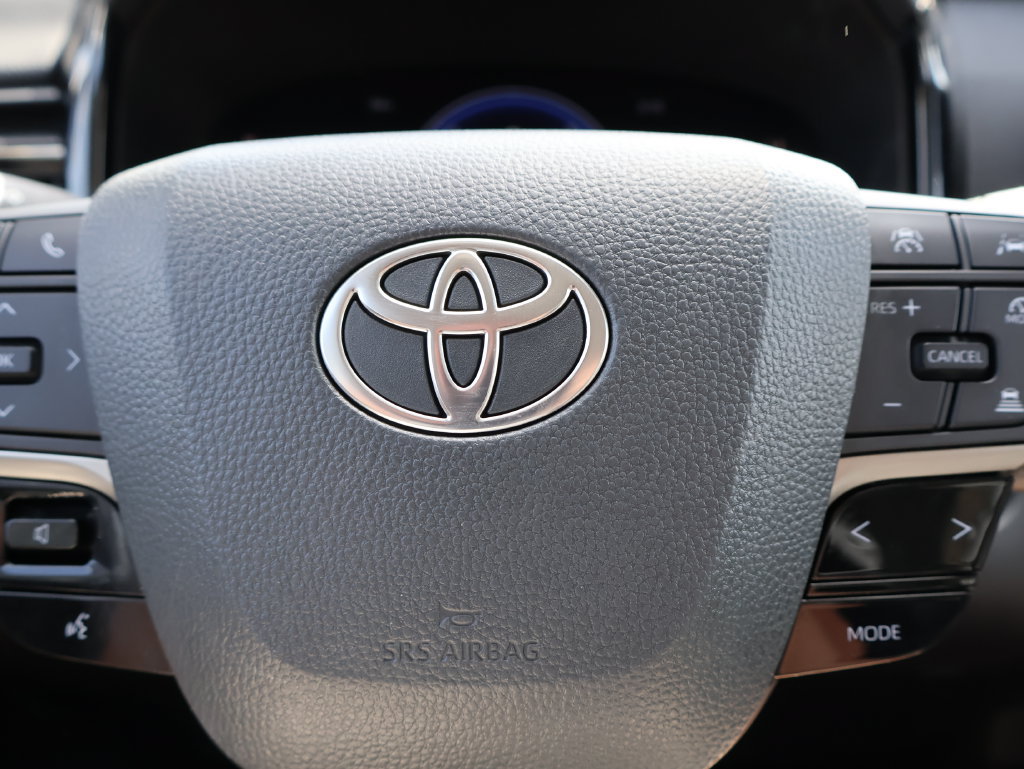 Used 2025 Toyota Camry LE FWD image 25