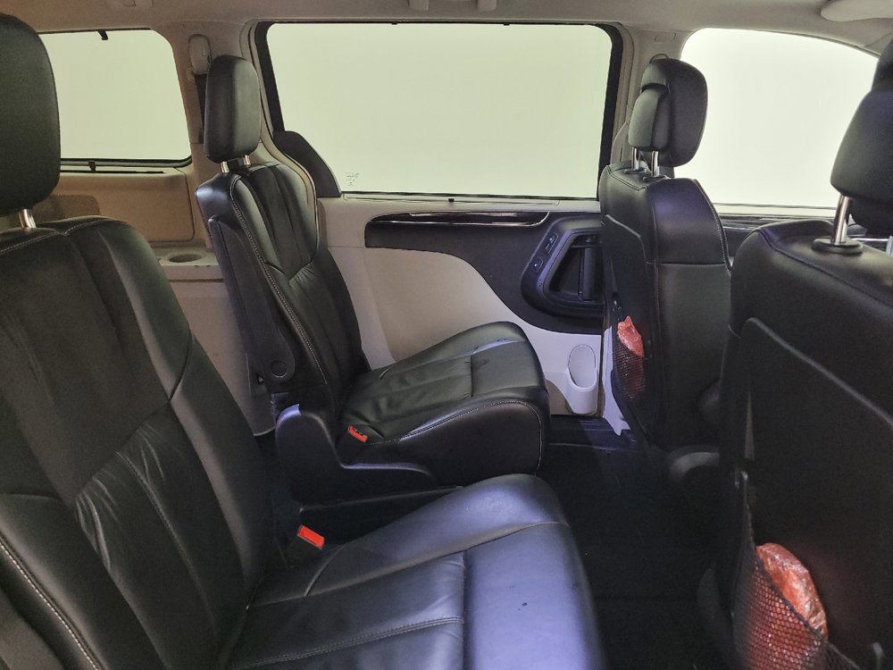 Used 2014 Chrysler Town & Country Limited w/ Luxury Group FWD image 19