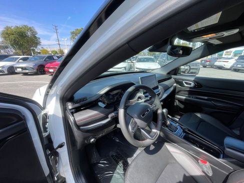 Used 2025 Jeep Compass Trailhawk w/ Trailer Tow Group image 35