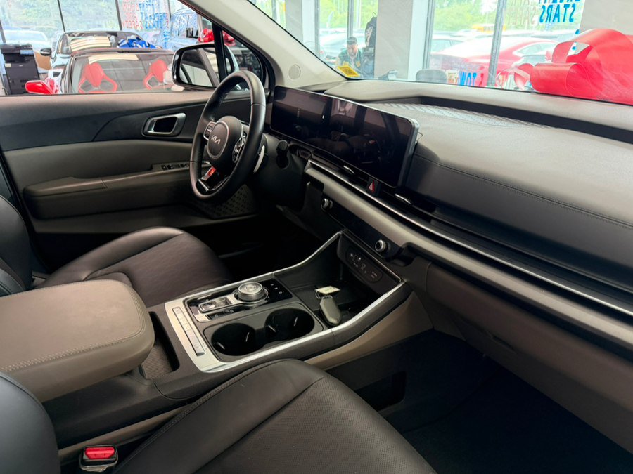 Used 2025 Kia Carnival EX FWD image 44