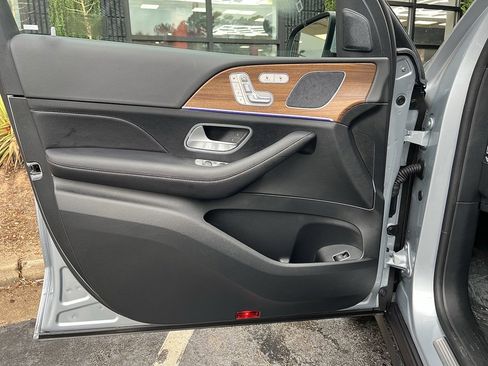 Used 2025 Mercedes-Benz GLE 350 4MATIC w/ Winter Package image 25