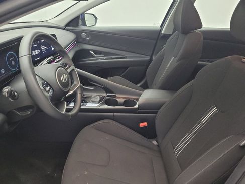 Used 2025 Hyundai Elantra SEL image 17