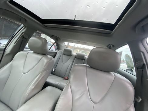 Used 2011 Toyota Camry SE image 18