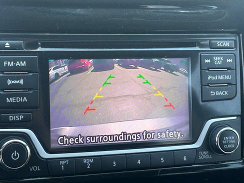 Used 2018 Nissan Versa Note SV FWD image 15