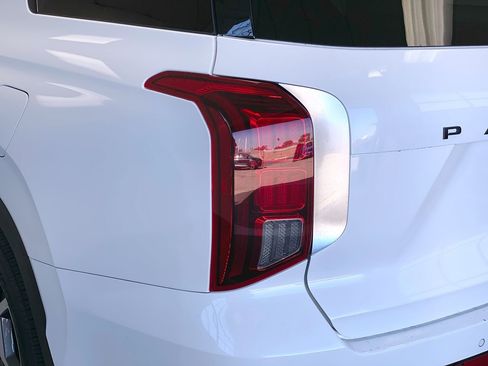 Used 2024 Hyundai Palisade Limited image 9