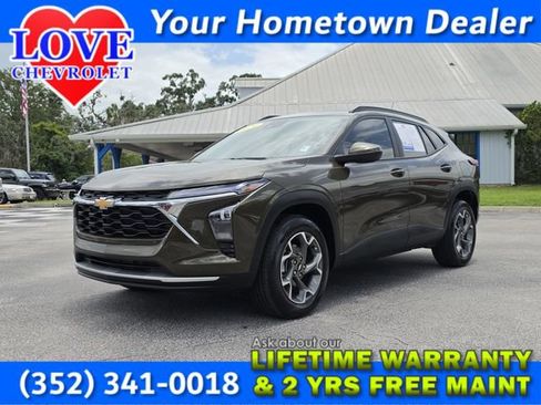 Used 2024 Chevrolet Trax LT w/ Driver Confidence Package FWD image 1