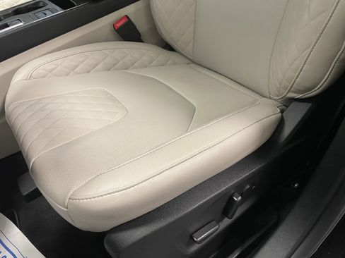 Used 2024 Ford Edge Titanium w/ Equipment Group 301A image 21