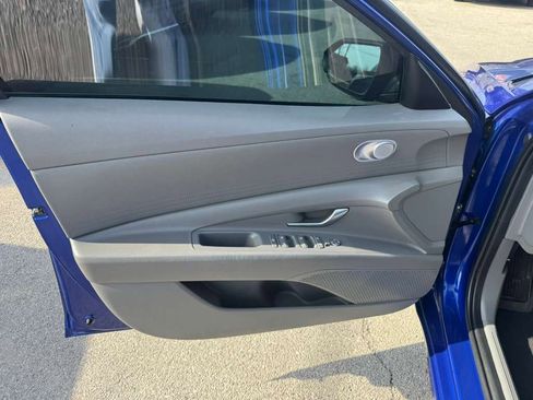 Used 2023 Hyundai Elantra SE image 25