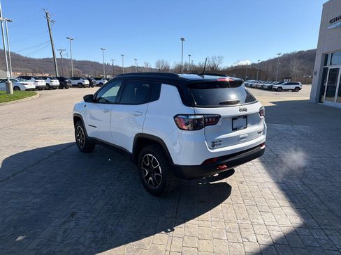 Used 2025 Jeep Compass Trailhawk image 6