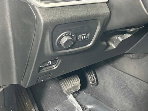 Used 2023 Jeep Grand Cherokee Altitude AWD/4WD image 10