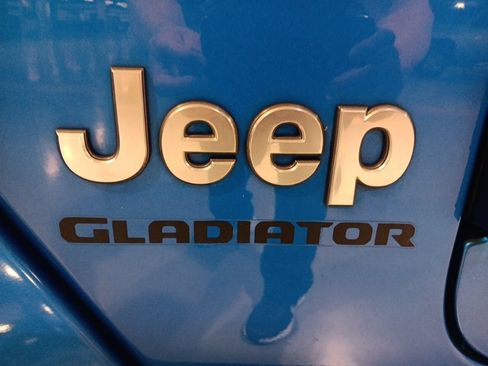 Used 2022 Jeep Gladiator Overland w/ Popular Equipment Package AWD/4WD image 10