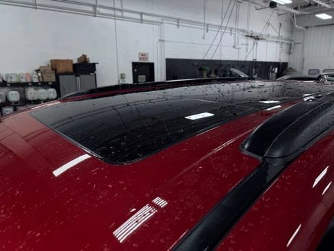 Certified 2025 Chrysler Pacifica Limited FWD image 10