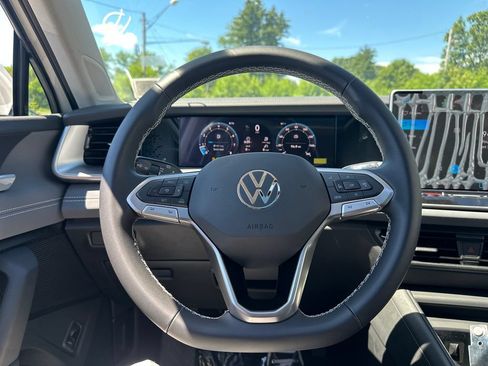 New 2026 Volkswagen Tiguan SE AWD/4WD image 12