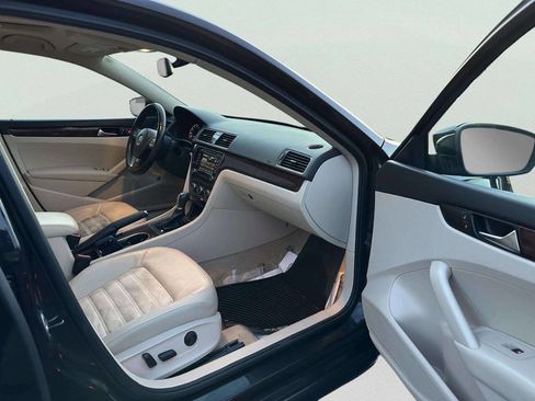 Used 2013 Volkswagen Passat 2.5 SEL Premium image 19