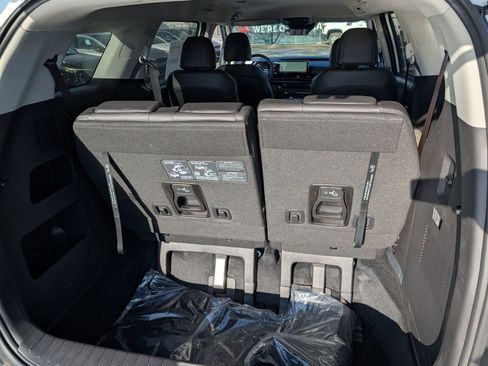 Used 2026 Kia Carnival FWD image 20
