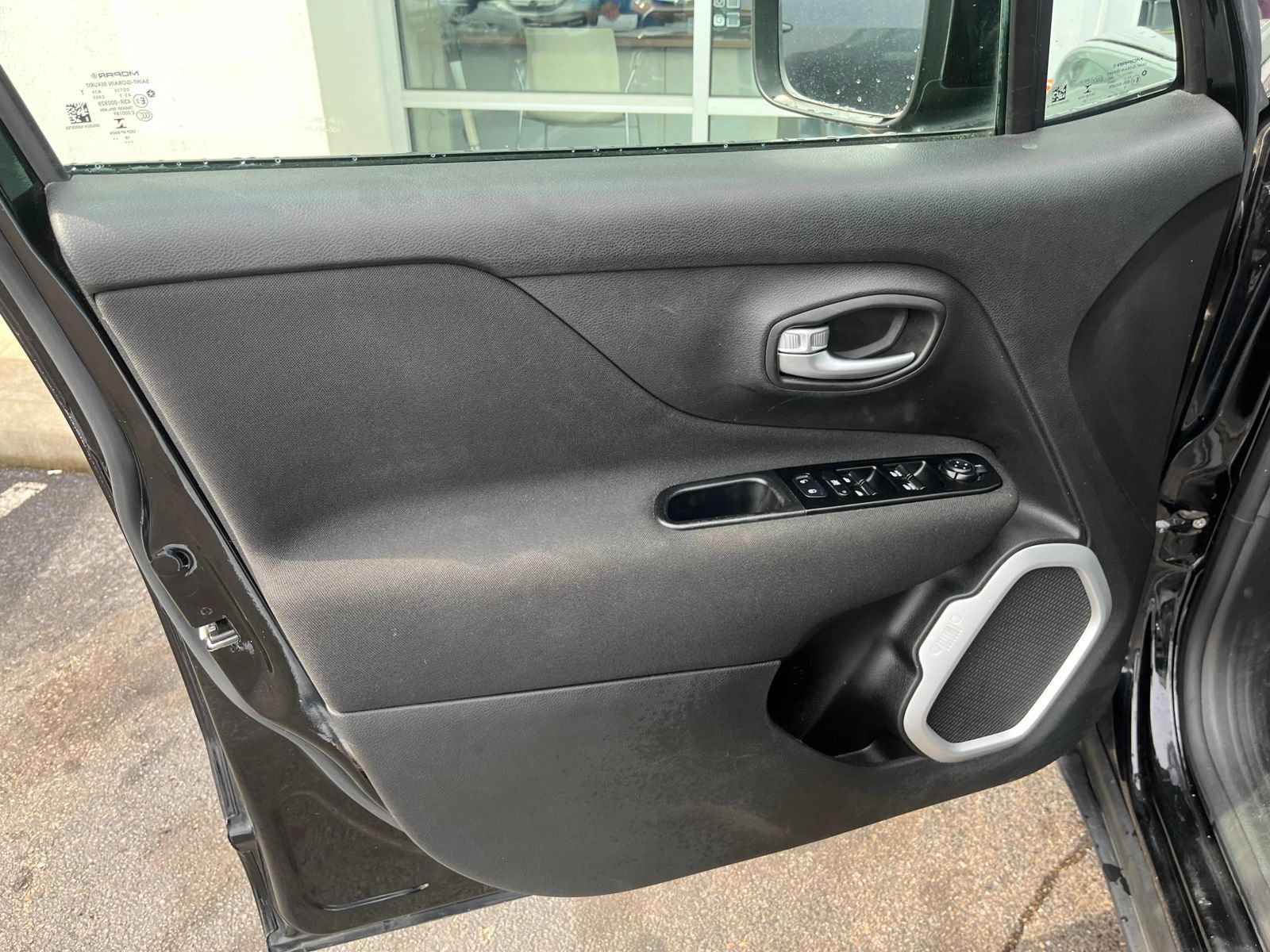 Used 2020 Jeep Renegade Latitude FWD image 39