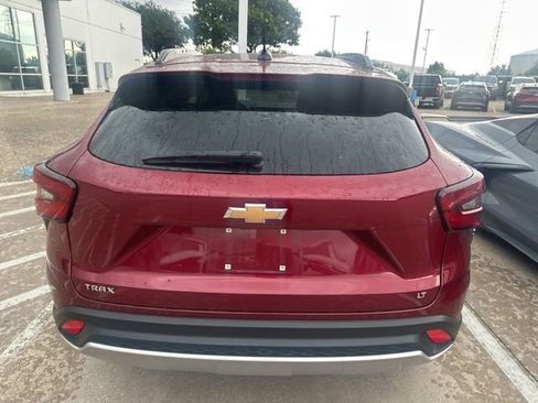 Used 2025 Chevrolet Trax LT w/ LT Convenience Package FWD image 7