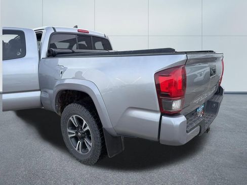 Used 2018 Toyota Tacoma TRD Sport image 8