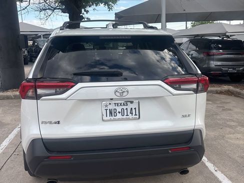 Used 2023 Toyota RAV4 XLE Premium image 14