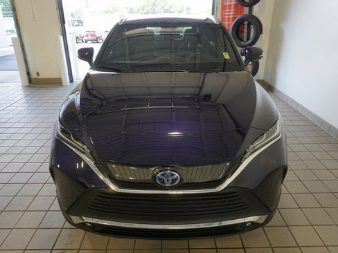 Used 2023 Toyota Venza XLE image 15