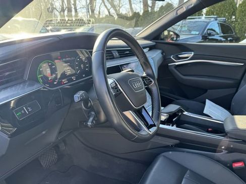 Used 2023 Audi e-tron Premium Plus image 24