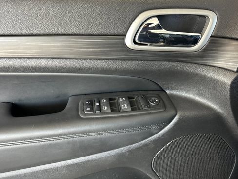 Certified 2022 Jeep Grand Cherokee Laredo X AWD/4WD image 11