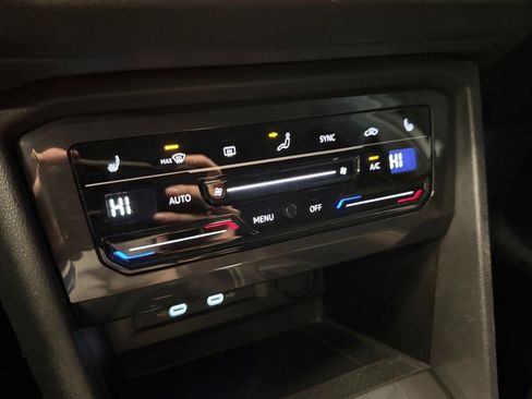 Used 2023 Volkswagen Tiguan SE image 14