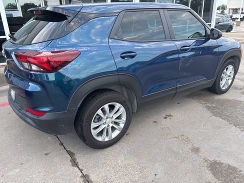 Used 2021 Chevrolet TrailBlazer LS FWD image 4
