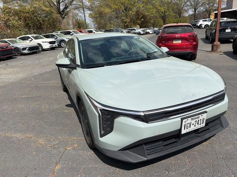 Used 2025 Kia K4 LXS image 3