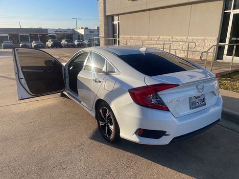 Used 2017 Honda Civic Touring image 2