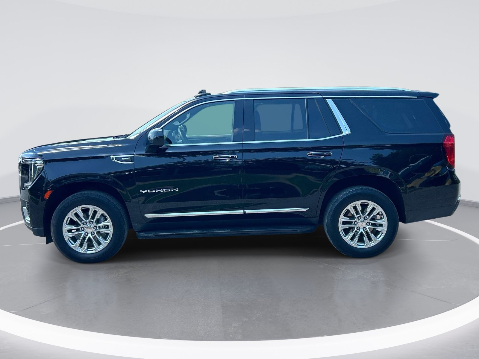 Used 2021 GMC Yukon SLT w/ Rear Media and Nav Package AWD/4WD image 6
