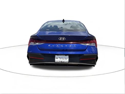 Used 2025 Hyundai Elantra SEL FWD image 4