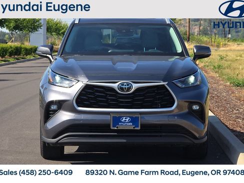 Used 2023 Toyota Highlander XLE AWD/4WD image 10