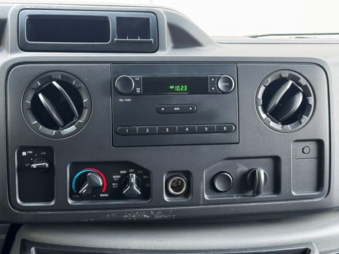 Used 2010 Ford E-350 and Econoline 350 Extended Super Duty image 16