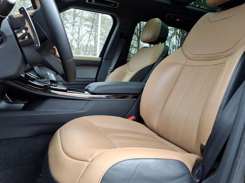 Used 2023 Land Rover Range Rover Sport SE Dynamic image 12