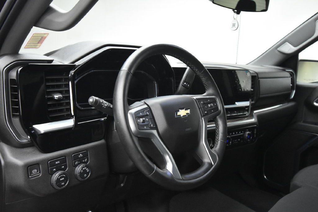 Used 2023 Chevrolet Silverado 1500 LT AWD/4WD image 12