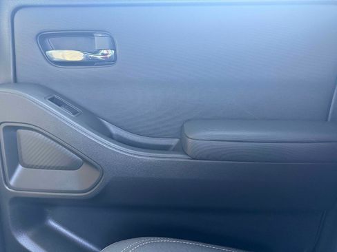 Used 2023 Nissan Frontier SV w/ Midnight Edition Package image 15