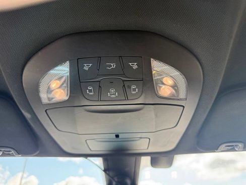 Used 2020 Chrysler Pacifica Touring-L w/ S Appearance Package FWD image 11