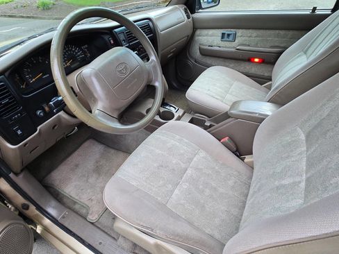 Used 2000 Toyota Tacoma PreRunner RWD image 13